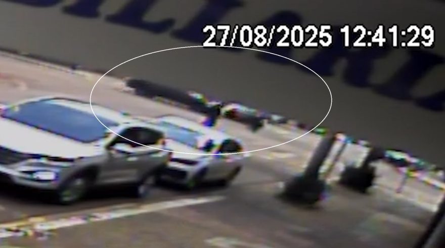 Câmera flagra colisão entre Land Rover Freelander e Honda Civic no Centro de Cascavel