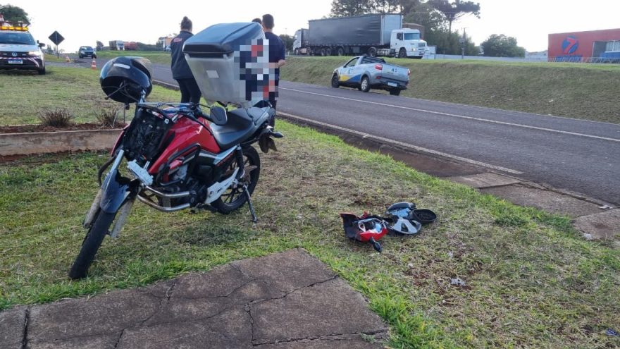 Motociclista fica ferido em acidente na marginal da BR-277, em Cascavel