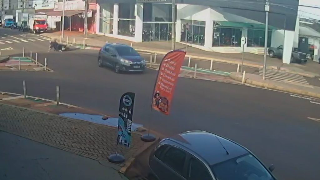 Câmeras flagram batida na Av. Piquiri em Cascavel