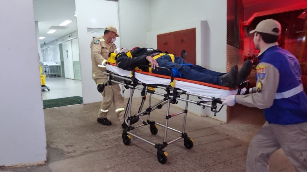 Ciclista fica ferido ao sofrer queda na Rua Xavantes, no Bairro Santa Cruz