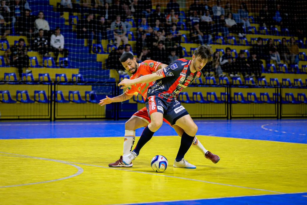 Cascavel Futsal vence o Itaipulândia fora de casa e sobe na tabela da Série Ouro