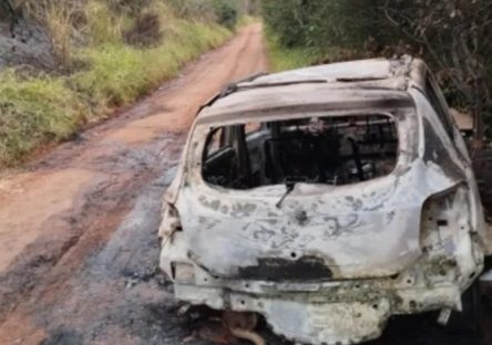 Homem que foi encontrado em carro carbonizado em Alvorada foi morto por ciúmes Imagem referente a Homem que foi encontrado em carro carbonizado em Alvorada foi morto por ciúmes