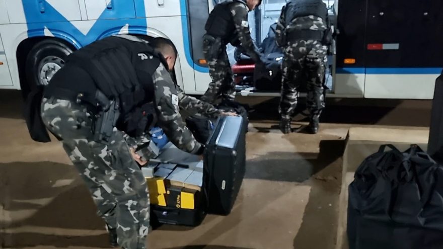 Choque apreende contrabando em fiscalização na rodoviária de Cascavel