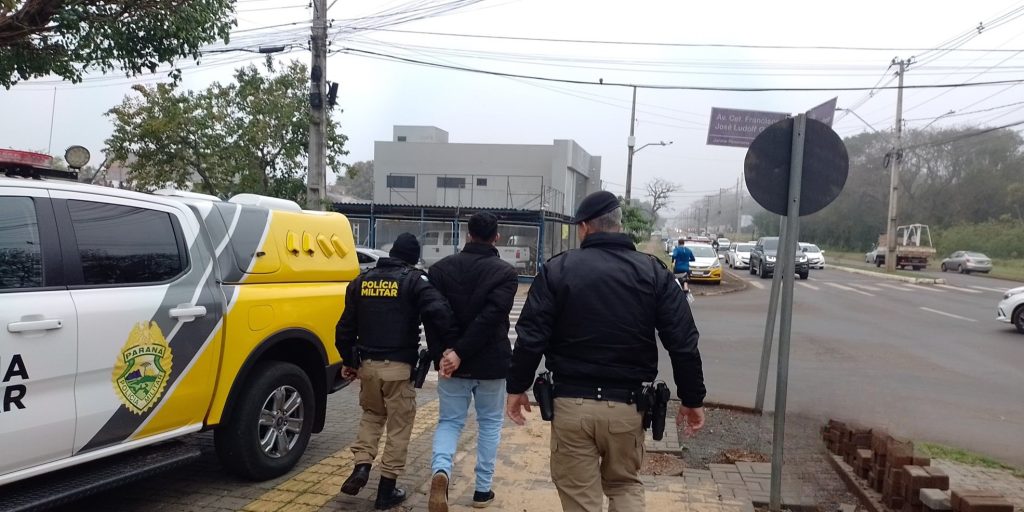 Troca de tiros deixa um baleado e dois presos em avenida de Foz do Iguaçu