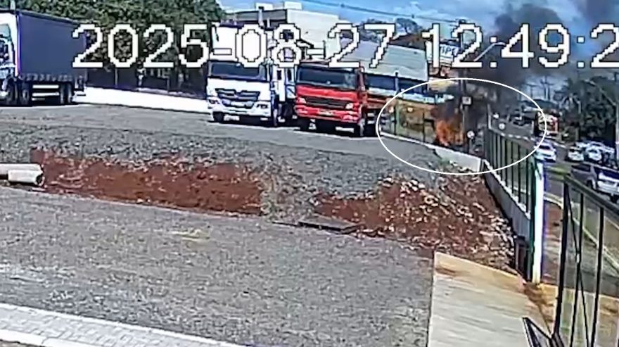 Novo ângulo revela suspeita de incêndio criminoso após acidente entre Onix e Palio em Cascavel