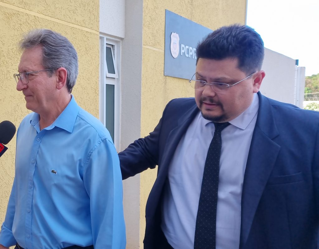 Vereador Mazutti presta depoimento na delegacia: ligação com carro de padre em tragédia investigada