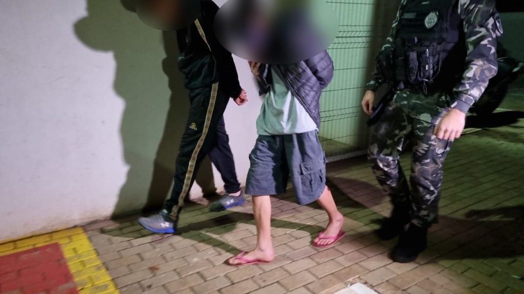 “Aventureiros”: Adolescentes pegam moto escondida do pai e fogem da polícia na região norte de Cascavel
