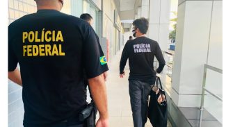 Oito pessoas estão foragidas após megaoperação da Polícia Federal Oito pessoas estão foragidas após megaoperação da Polícia Federal