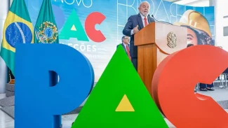 Lula anuncia R$ 9,7 bilhões para o transporte público Lula anuncia R$ 9,7 bilhões para o transporte público