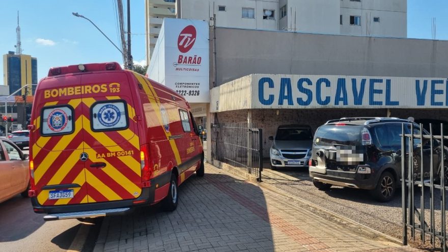Acidente entre carro e moto mobiliza equipe Siate no Centro