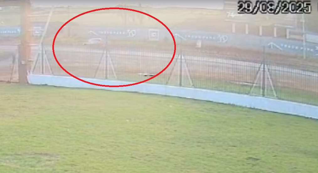 Câmera flagra acidente que deixou motociclista ferida na BR-369, em Cascavel