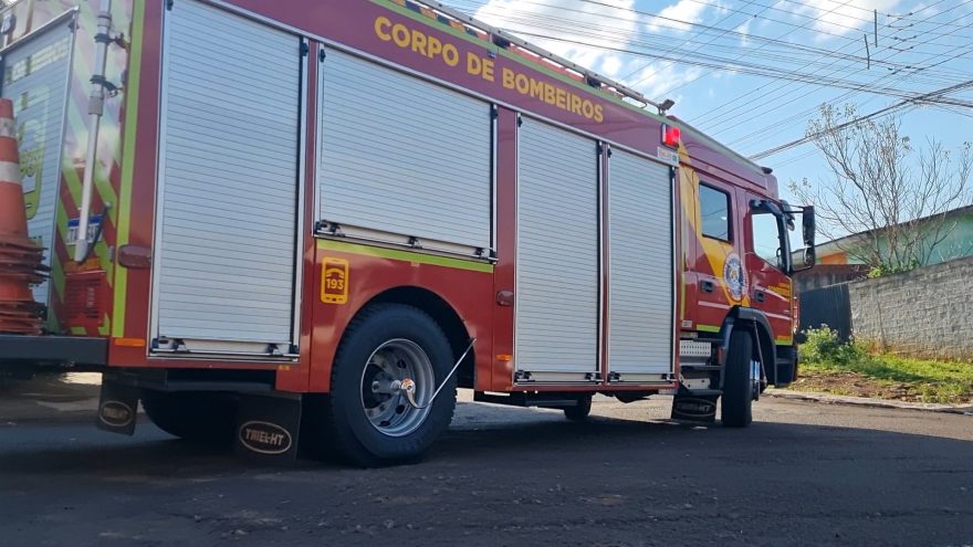 Bombeiros controlam princípio de incêndio em residência no Bairro XIV de Novembro
