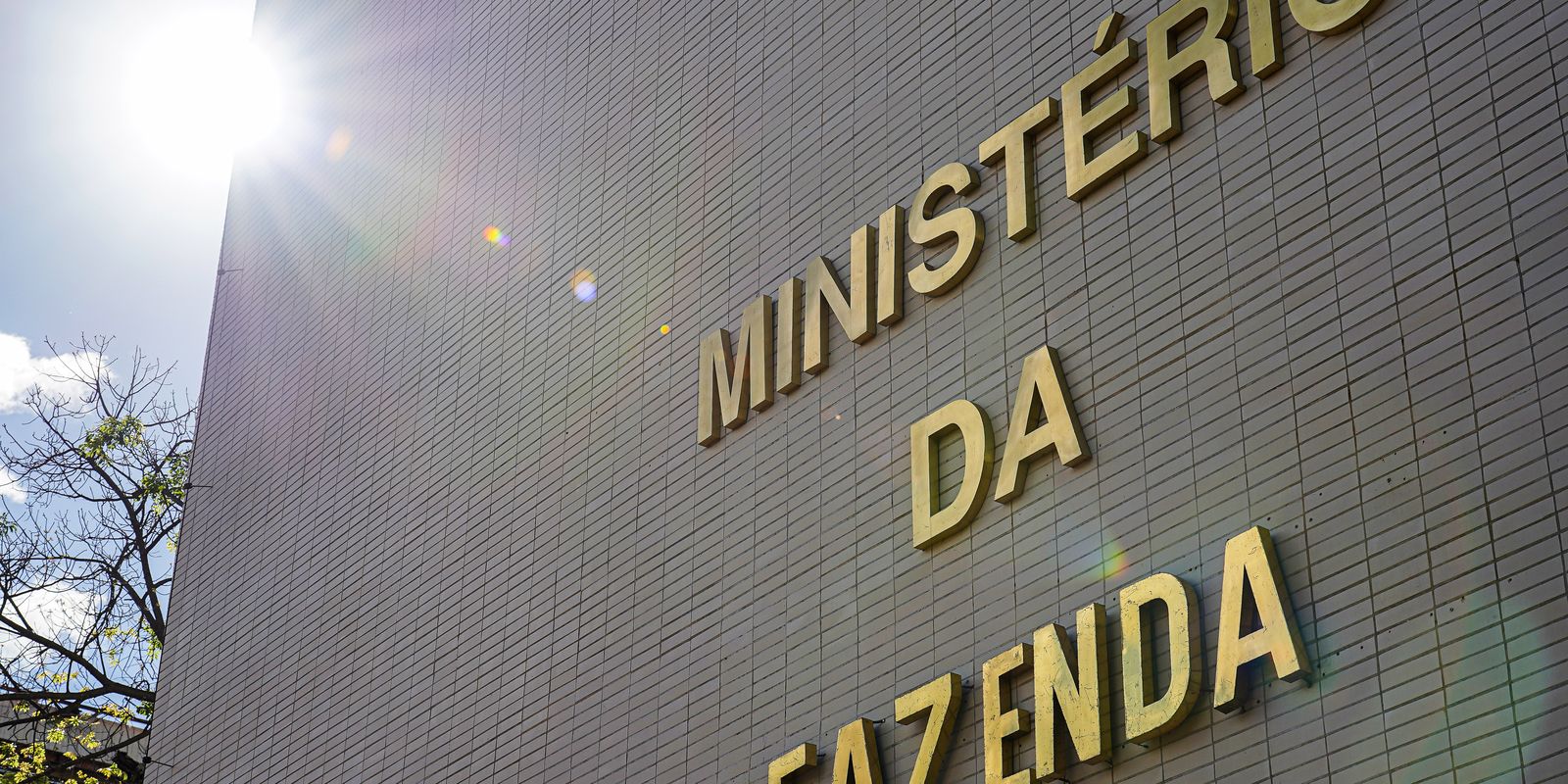 Despesas federais poderão crescer até R$ 168 bilhões em 2026