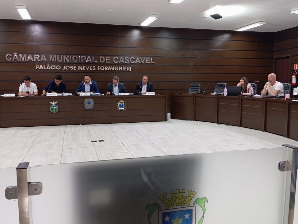 “Professor Monstro”: ex-prefeito despachava portarias no escuro, sem saber o assunto