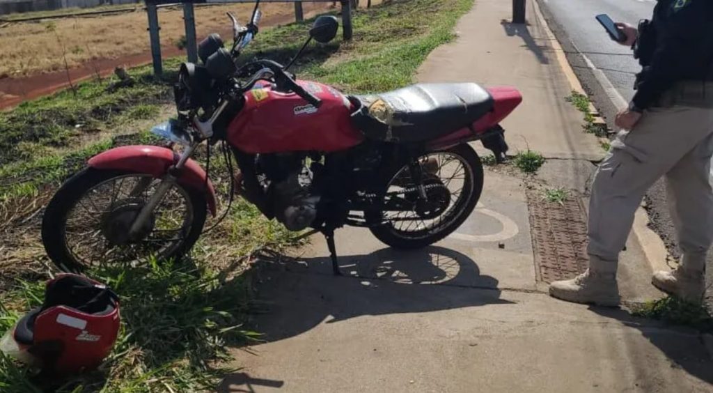 Motociclista de 26 anos colide contra Jeep em Apucarana