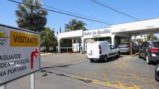 Moraes manda vistoriar carros e área externa da casa de Bolsonaro