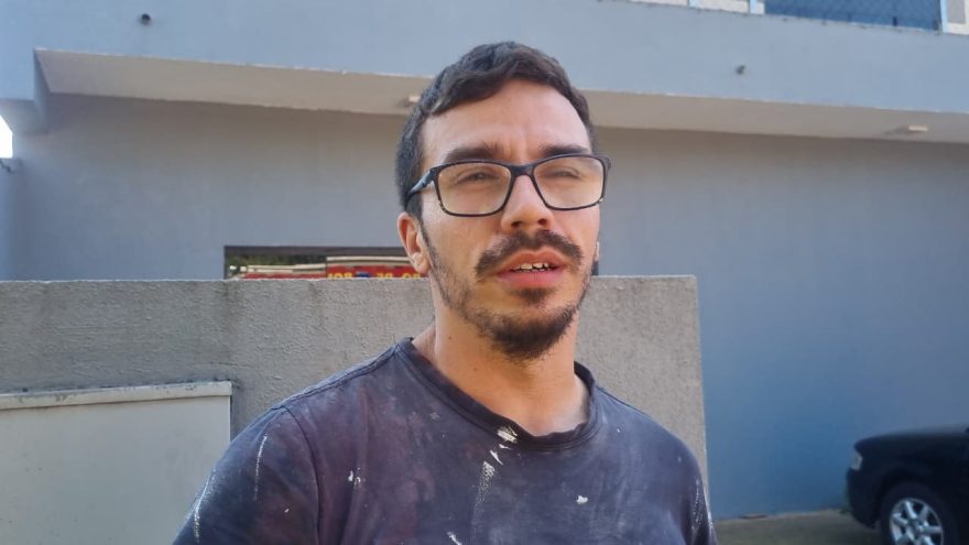 “Quebrou a telha, aí ele caiu de quatro metros de altura”, afirma colega de trabalhador sofreu acidente em prédio