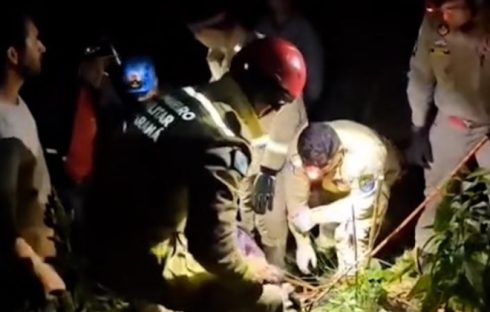 Idoso de 80 anos passa 8h à espera de socorro após cair com trator em barranco: ‘Foi milagre’, diz bombeiro Idoso de 80 anos passa 8h à espera de socorro após cair com trator em barranco: ‘Foi milagre’, diz bombeiro
