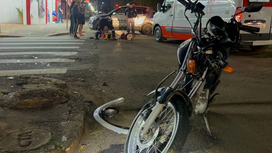 Motociclista bate contra BMW na Avenida Brasil em Cascavel