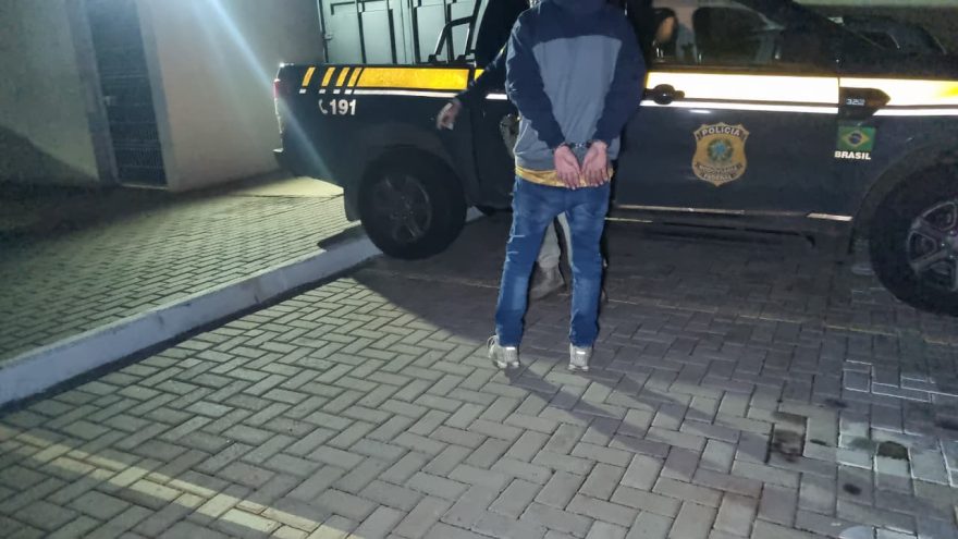 PRF apreende 100 kg de maconha e 22 kg de capulho em Palio abordado em Lindoeste