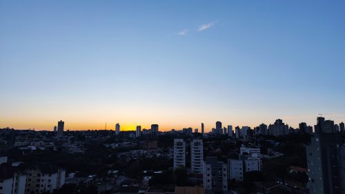 Sexta ensolarada e com ventinho maroto em Cascavel; Máxima de 28ºC