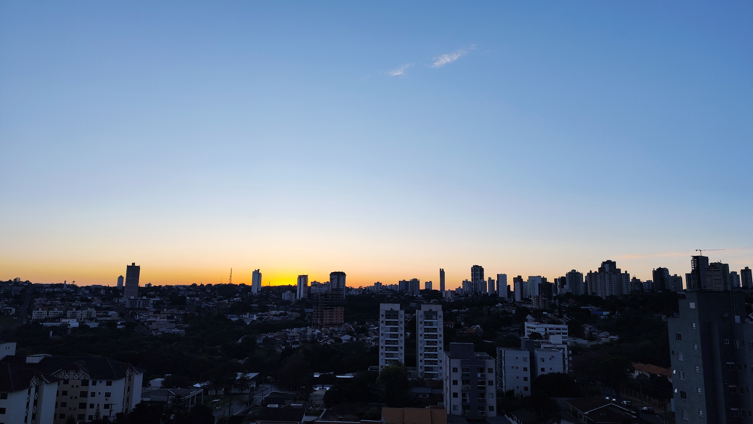 Sexta ensolarada e com ventinho maroto em Cascavel; Máxima de 28ºC