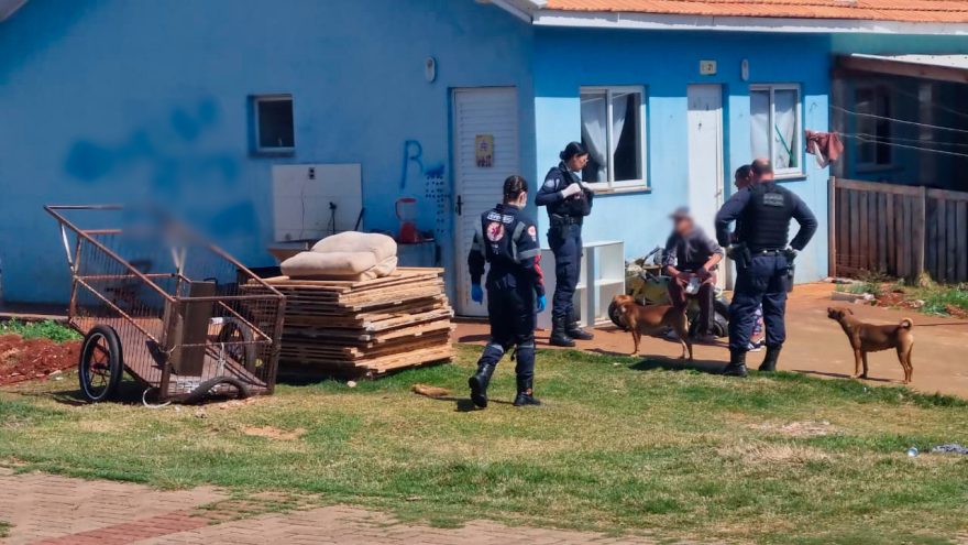 Adolescente de 14 anos ameaça familiares com faca após uso de ilícitos em Cascavel