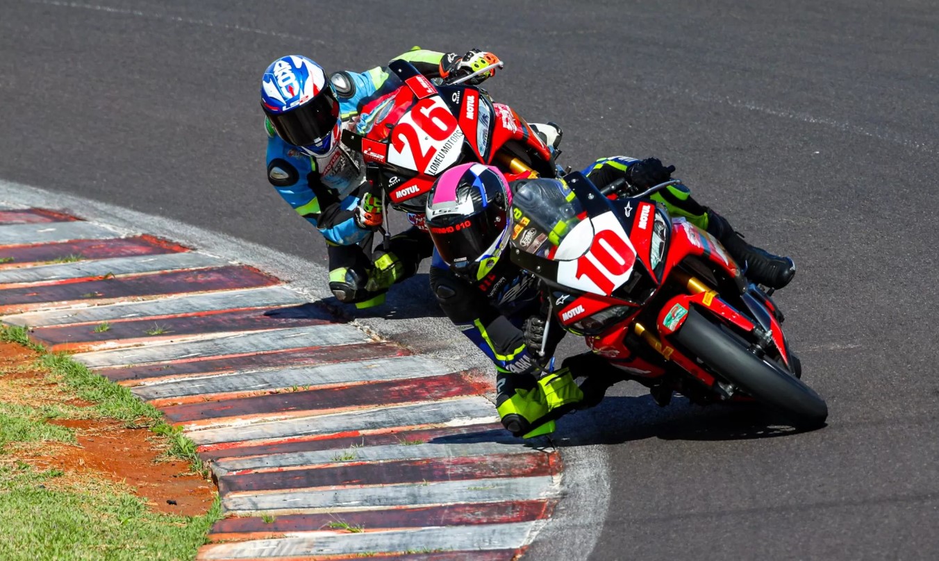 Pódio em família no MOTO1000GP marca a Motul 300V Cup em Cascavel