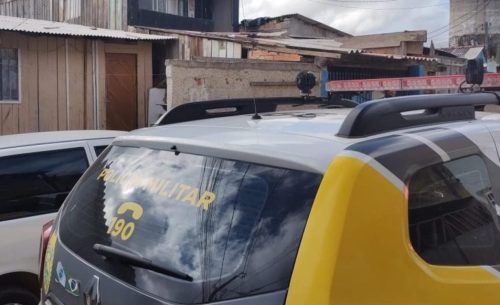 Crime brutal! Suspeito encapuzado invade casa e mata homem com tiro na cabeça neste domingo (31) Crime brutal! Suspeito encapuzado invade casa e mata homem com tiro na cabeça neste domingo (31)