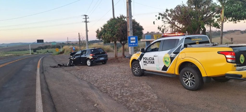 Motorista morre após bater contra poste na PR-369