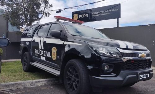 Advogado é flagrado manuseando arma sem registro em posto de combustíveis e acaba preso Advogado é flagrado manuseando arma sem registro em posto de combustíveis e acaba preso