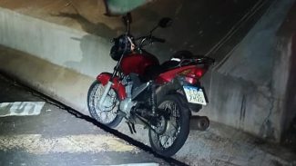 Motocicleta furtada é recuperada pela Polícia Militar às margens da PRc-467 em Cascavel
