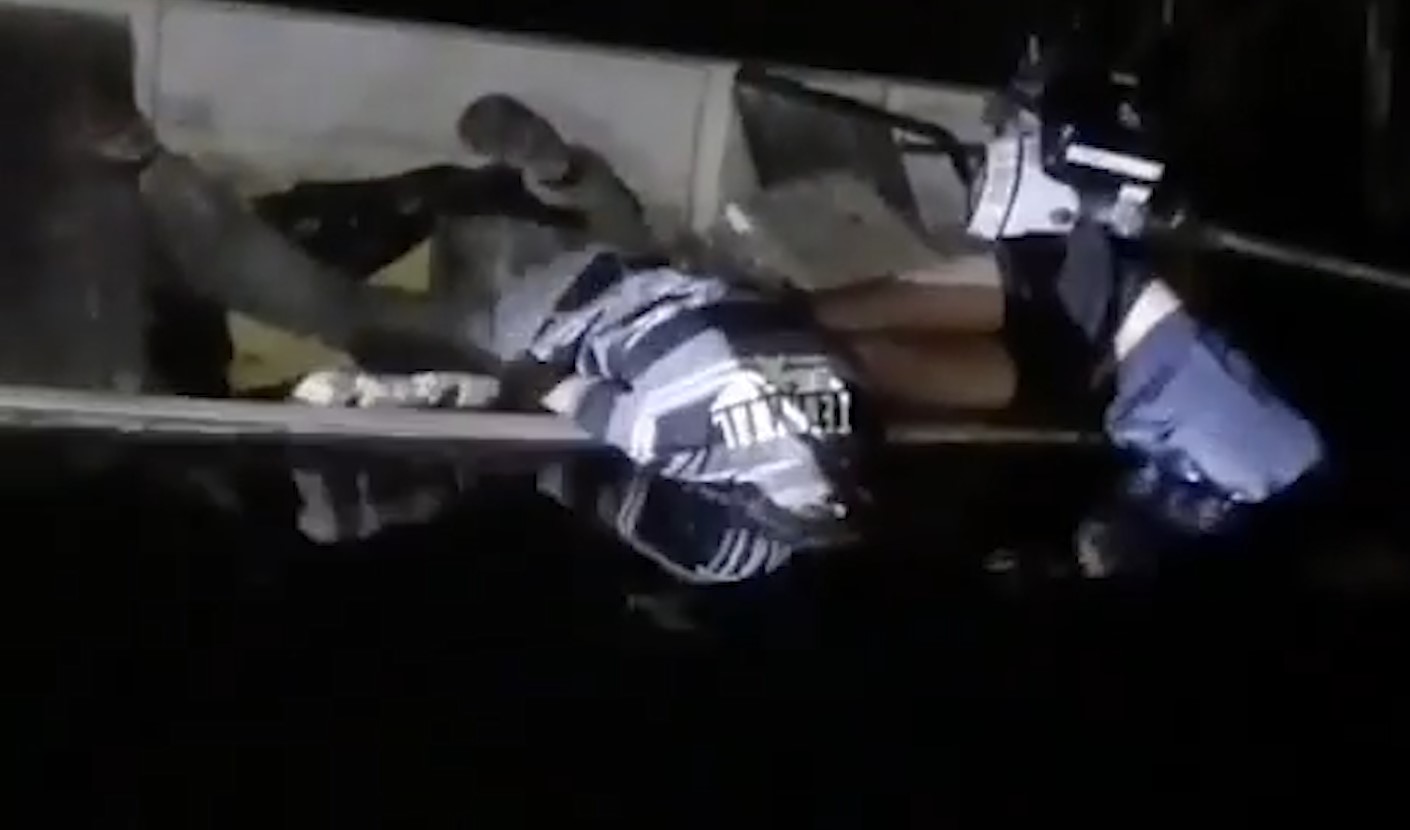 Tio e sobrinho são encontrados mortos em canoa e devorados por piranhas Tio e sobrinho são encontrados mortos em canoa e devorados por piranhas