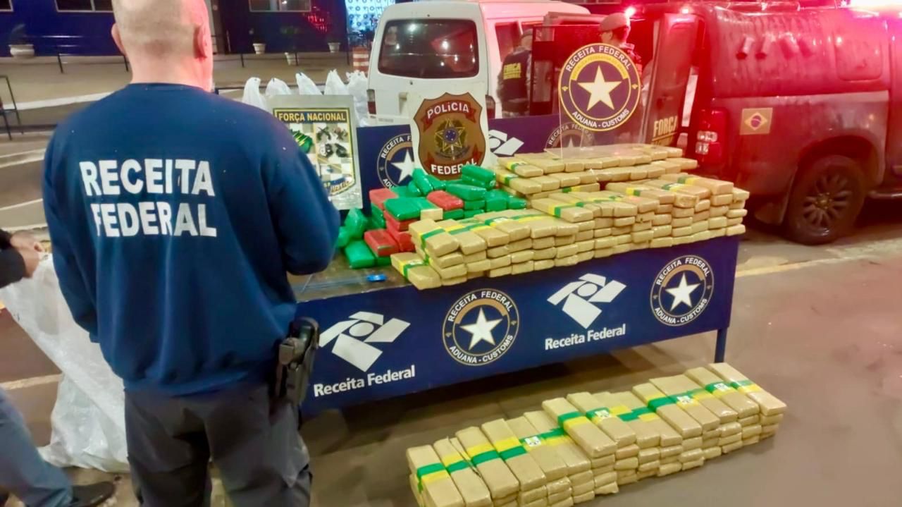 Nervosismo entrega dupla e quase 600 kg de maconha na Ponte da Amizade