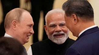 China propõe nova ordem mundial ao lado da Rússia e da Índia China propõe nova ordem mundial ao lado da Rússia e da Índia