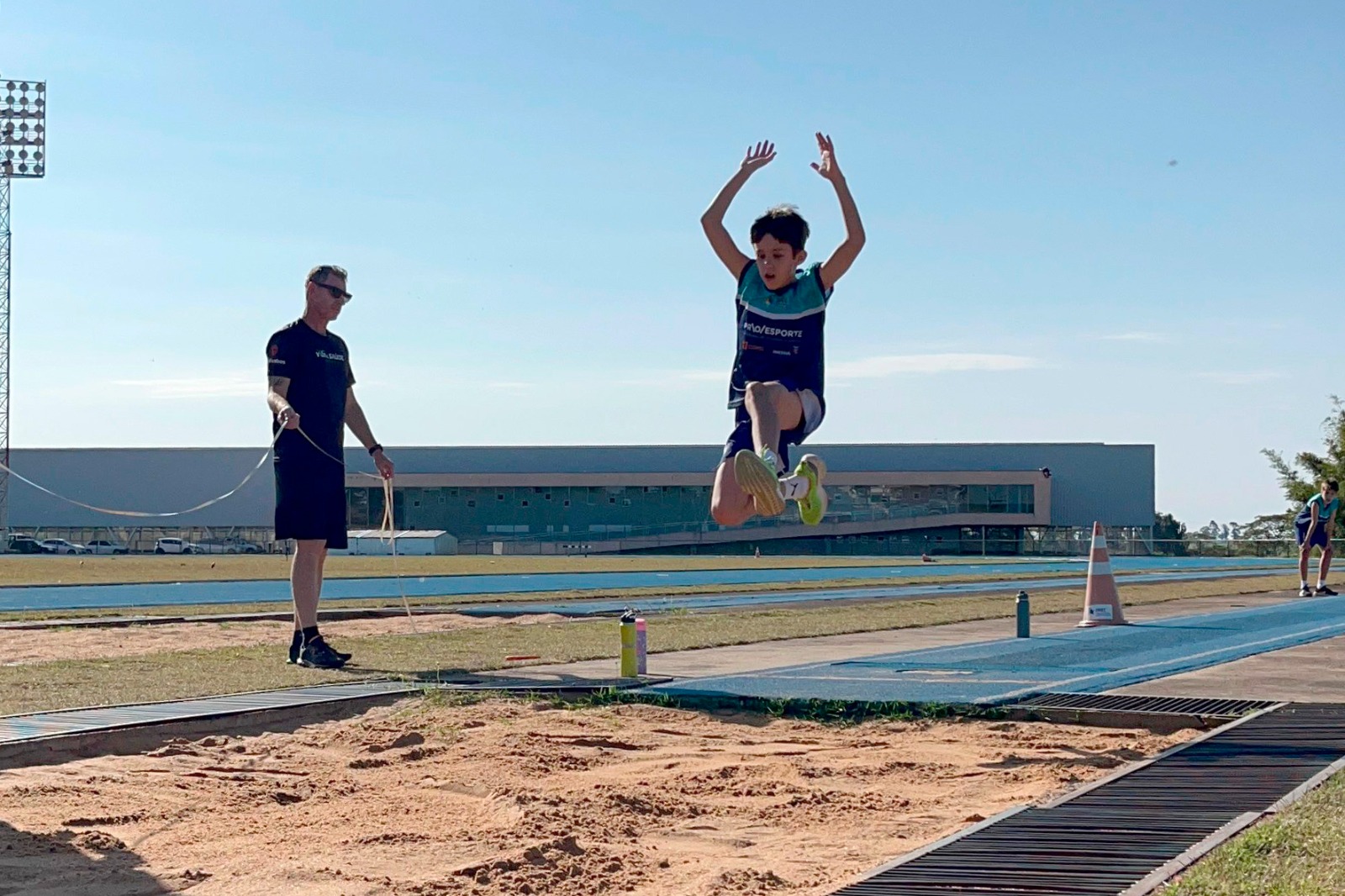 FMEC tem cerca de 50 vagas gratuitas de aulas de atletismo para crianças e adolescentes no CNTA