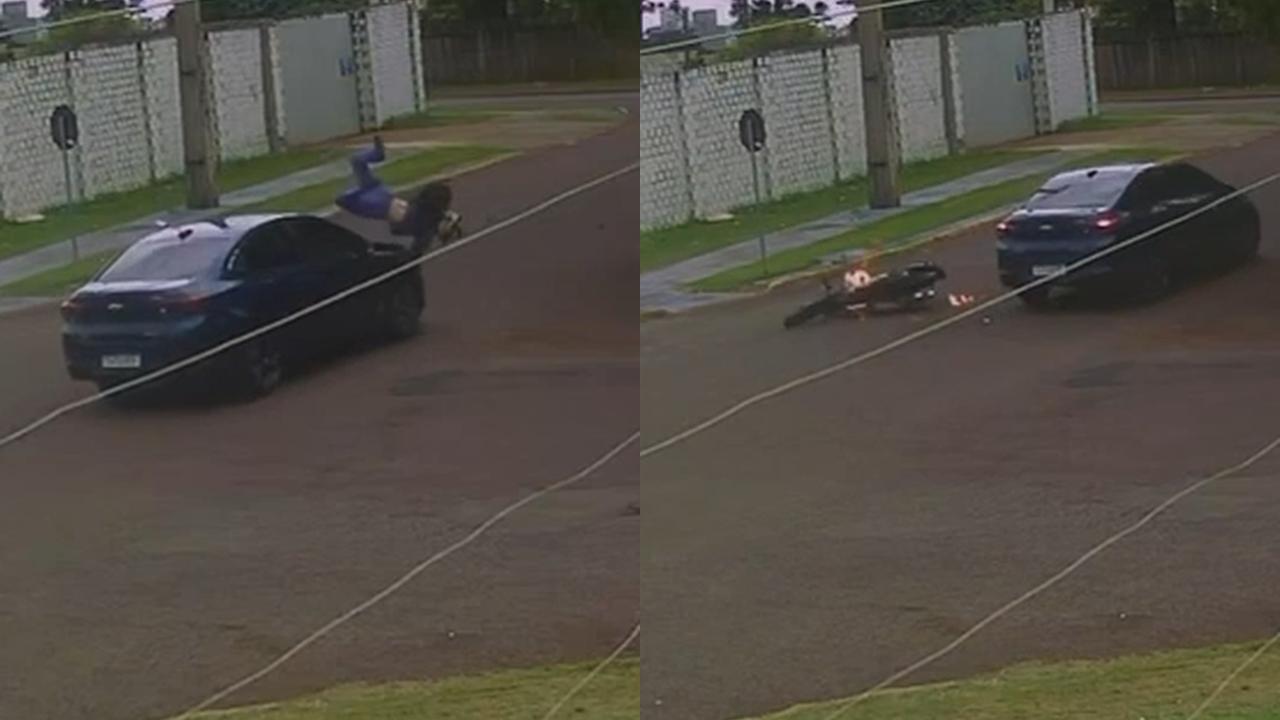 Que perigo! Câmera flagra moto pegando fogo após colisão