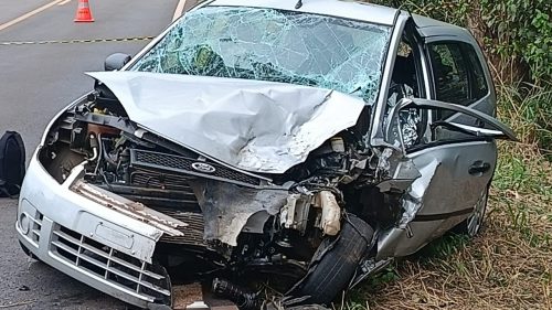 Homem morre após colisão frontal entre carros na rodovia PR-317 Imagem referente a Homem morre após colisão frontal entre carros na rodovia PR-317