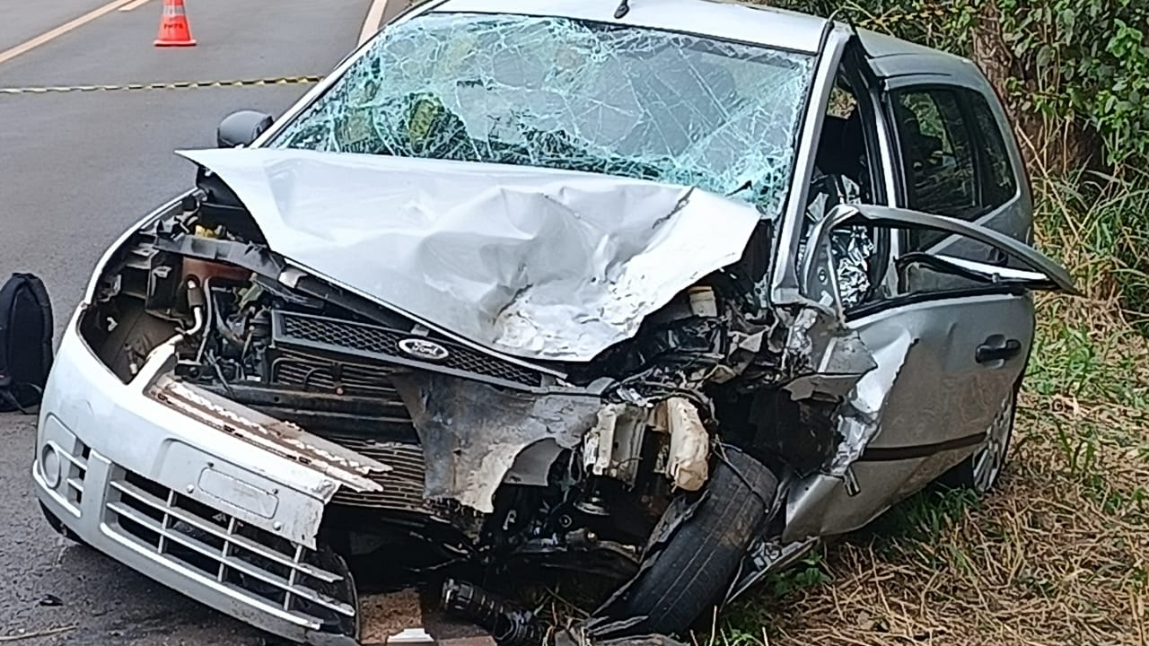 Homem morre após colisão frontal entre carros na rodovia PR-317