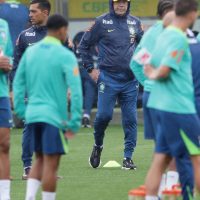 Eliminatórias: Brasil inicia preparação para jogo contra o Chile Imagem referente a Eliminatórias: Brasil inicia preparação para jogo contra o Chile