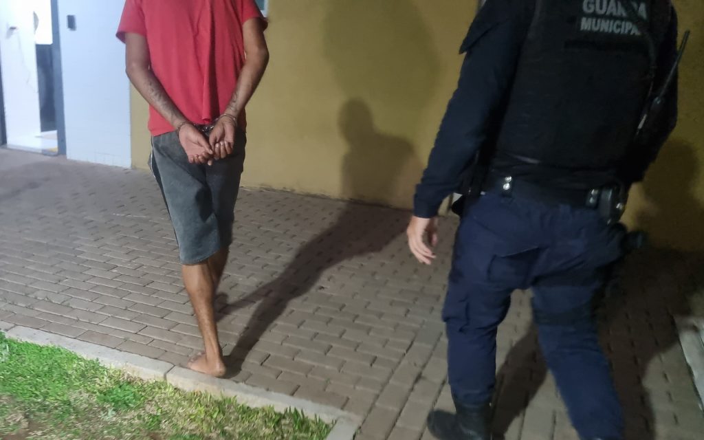 Homem com mandado de prisão é detido pela GM em pátio de igreja no Presidente