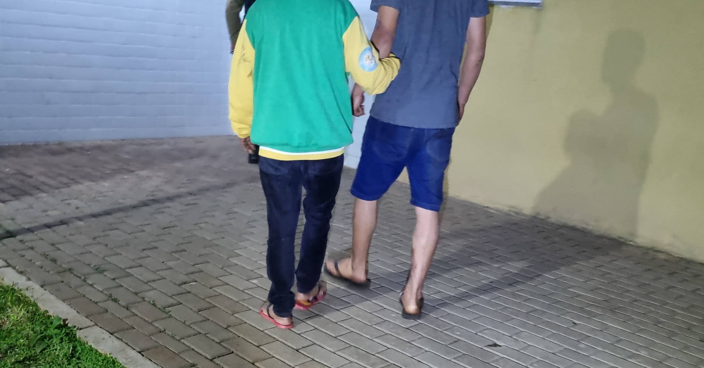 Adolescente é detido pela PM após agredir idoso e tentar fuga de moto em Corbélia Adolescente é detido pela PM após agredir idoso e tentar fuga de moto em Corbélia