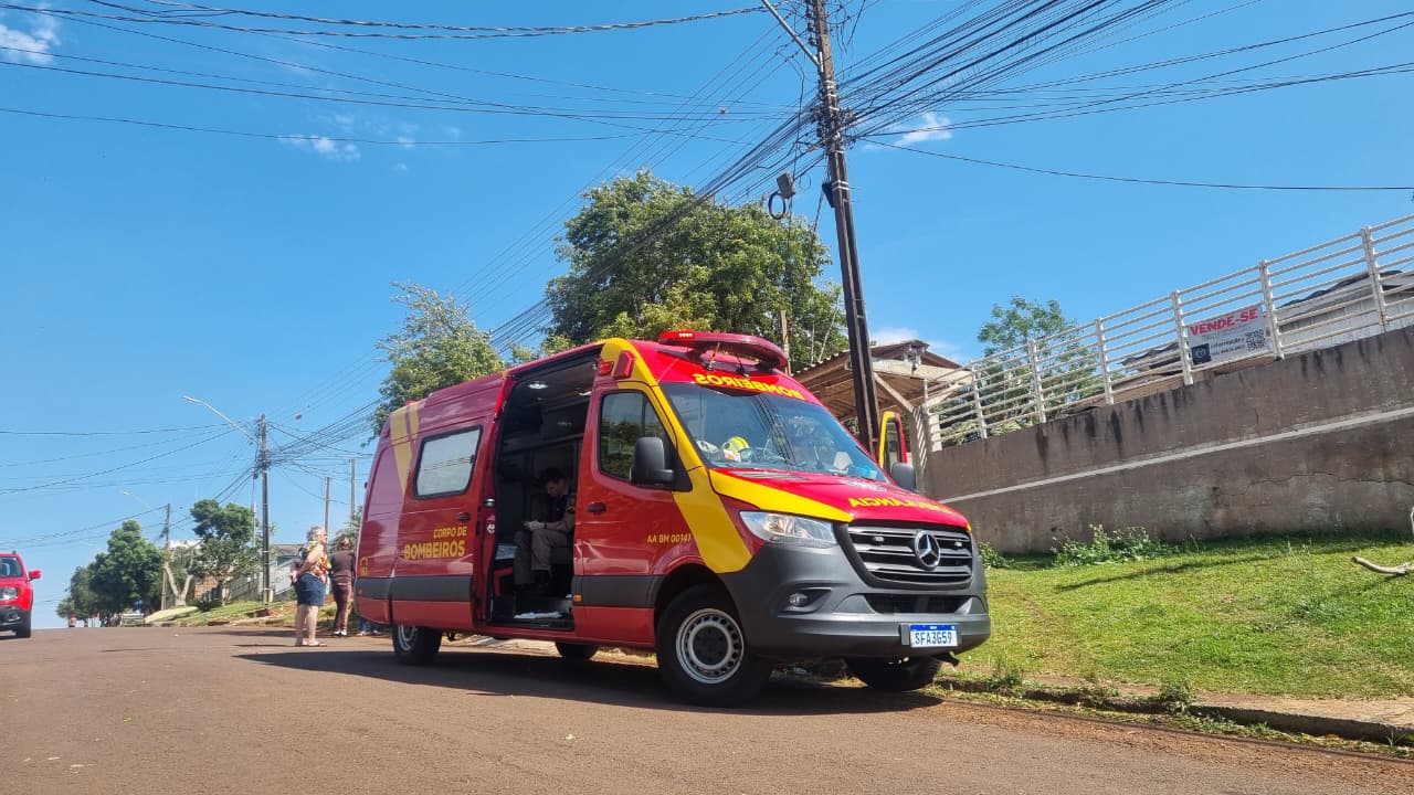 Homem sofre queda após luxação de quadril e é socorrido pelo Siate em Cascavel