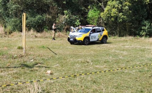 Denúncia anônima de tráfico termina em morte de suspeito durante confronto com a PM