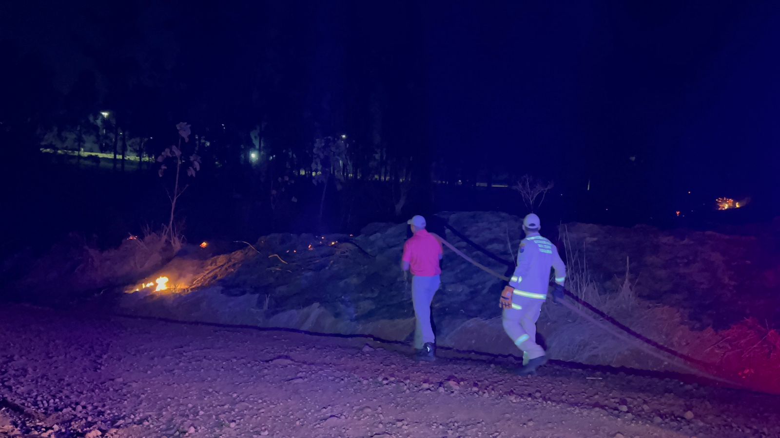 Incêndio ambiental é registrado na PR-486 em Cascavel