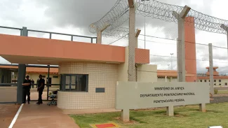 Presídios do Rio terão equipamentos para bloquear sinal de celular Presídios do Rio terão equipamentos para bloquear sinal de celular