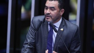Alvo de investigação, governador do Tocantins é afastado do cargo Alvo de investigação, governador do Tocantins é afastado do cargo