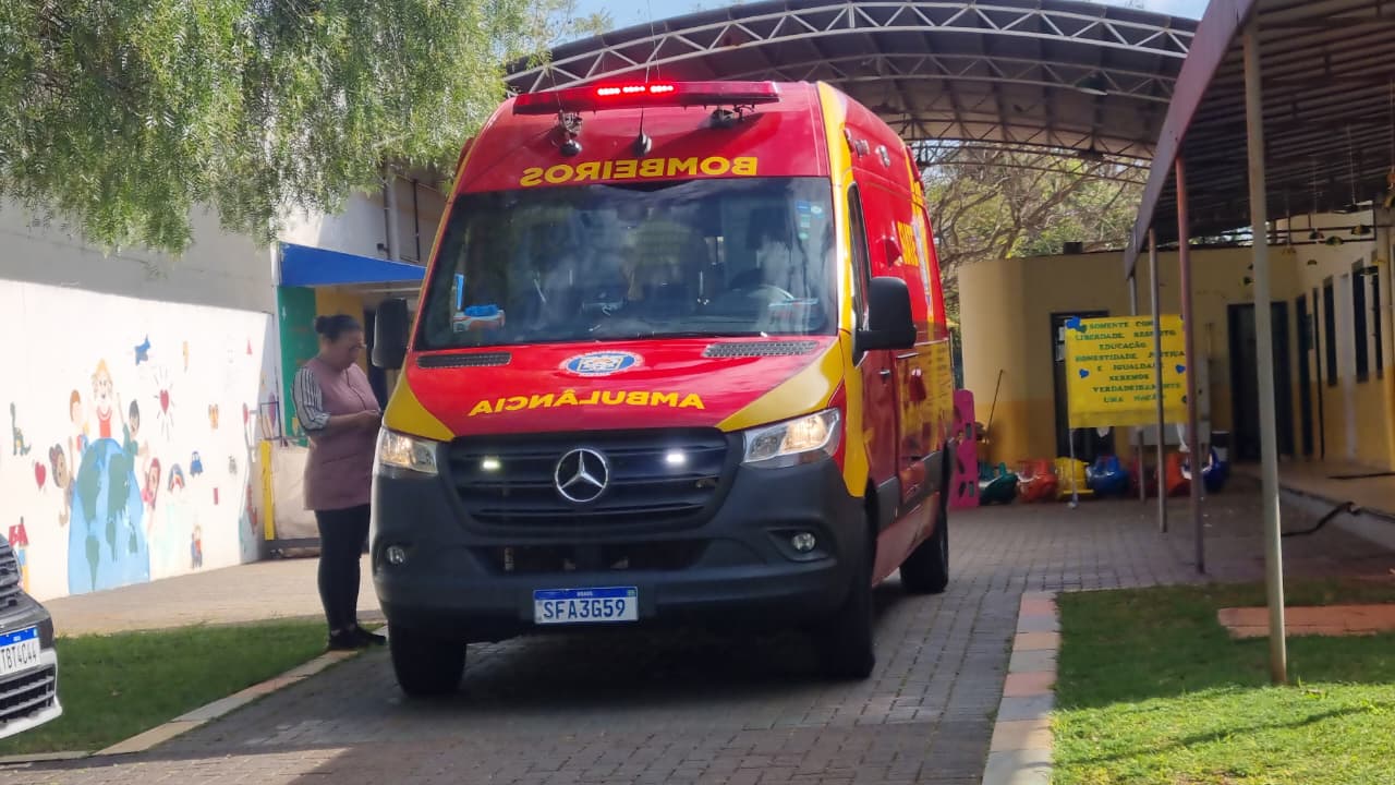 Mulher fratura o braço ao sofrer queda em CMEI no Bairro Canadá