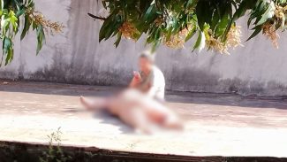 Homem que flagrou traição da esposa e matou amante se apresenta à polícia Homem que flagrou traição da esposa e matou amante se apresenta à polícia