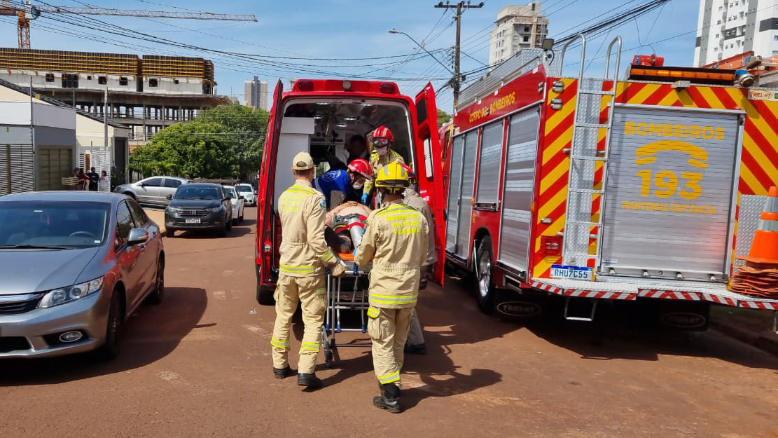 Trabalhador é resgatado após queda de guindaste em obra de Cascavel Trabalhador é resgatado após queda de guindaste em obra de Cascavel
